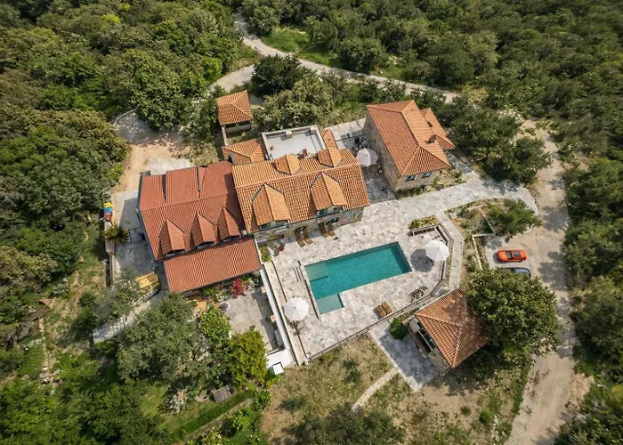 Deluxe Nature Galovi Dvori ראב